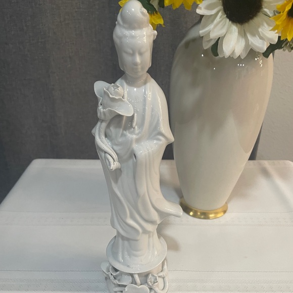 Vintage Blanc de Chine Quan Yin bodhisattva